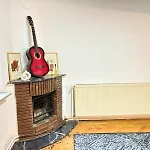 Bohemian Flat, 2Br, In Taksim Square, Beyoglu
