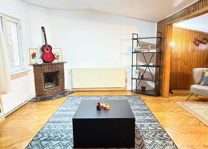 Bohemian Flat, 2Br, In Taksim Square, Beyoglu