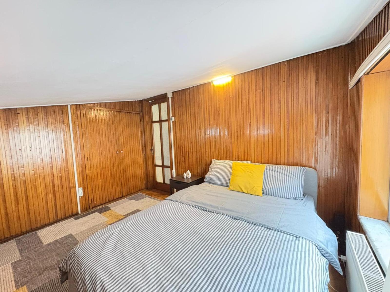 Daire Bohemian Flat, 2br, In Taksim Square, Beyoglu
