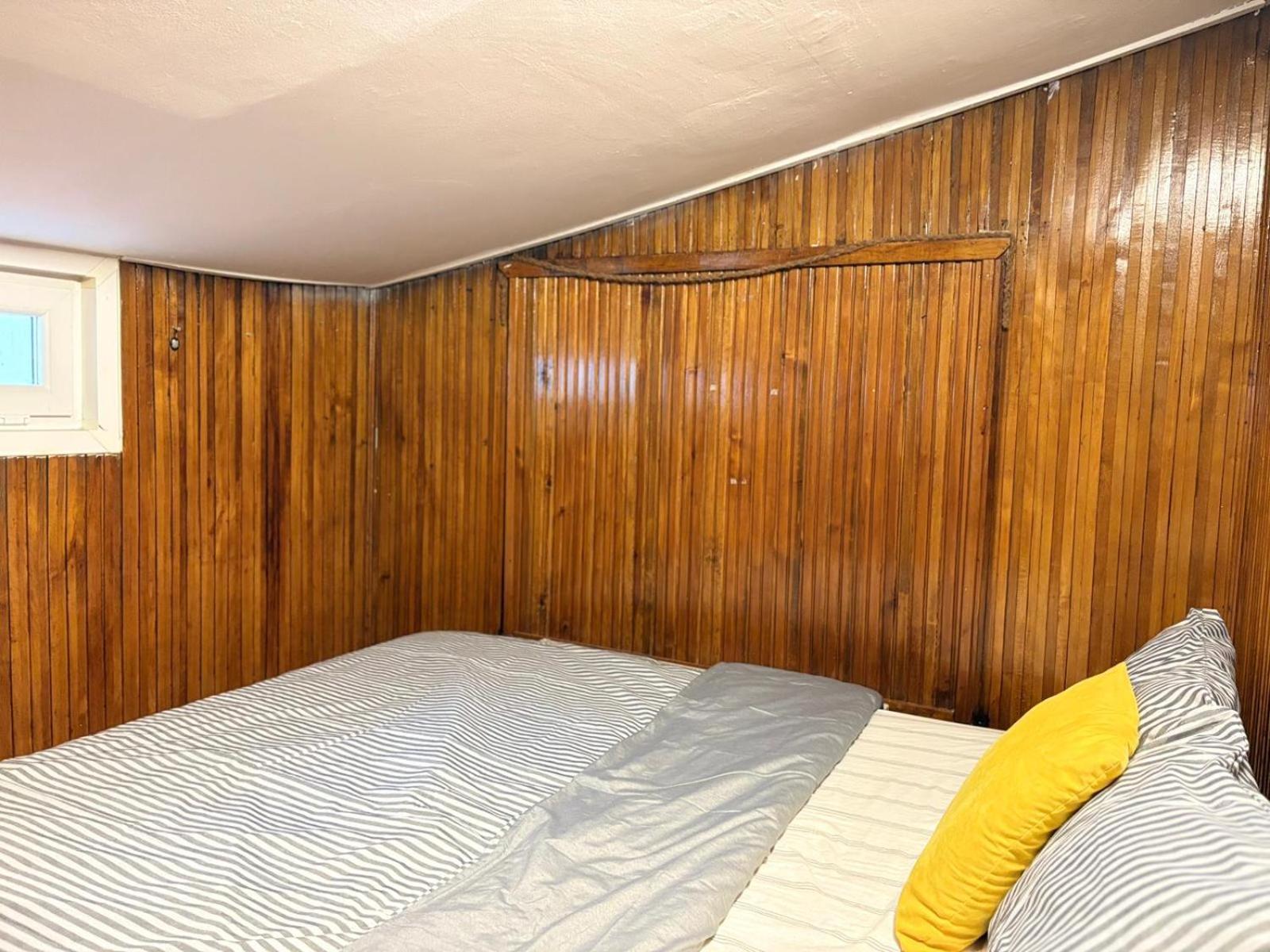 Bohemian Flat, 2br, In Taksim Square, Beyoglu