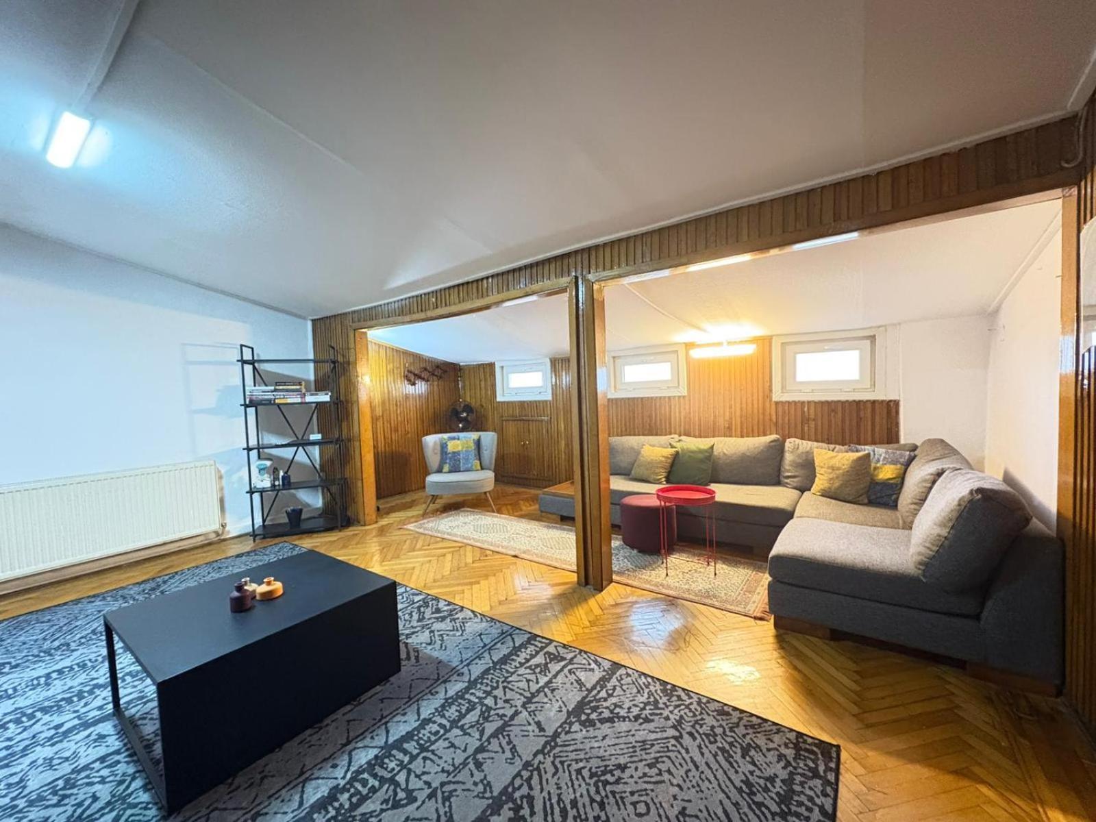 Bohemian Flat, 2br, In Taksim Square, Beyoglu İstanbul