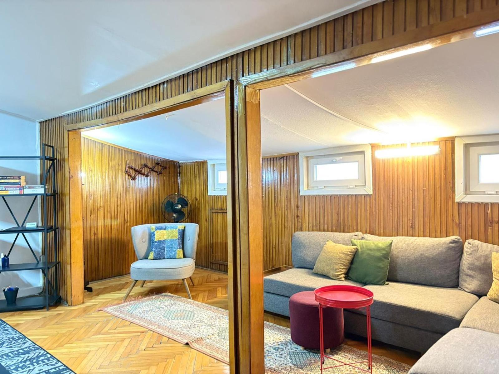 Bohemian Flat, 2br, In Taksim Square, Beyoglu Daire İstanbul