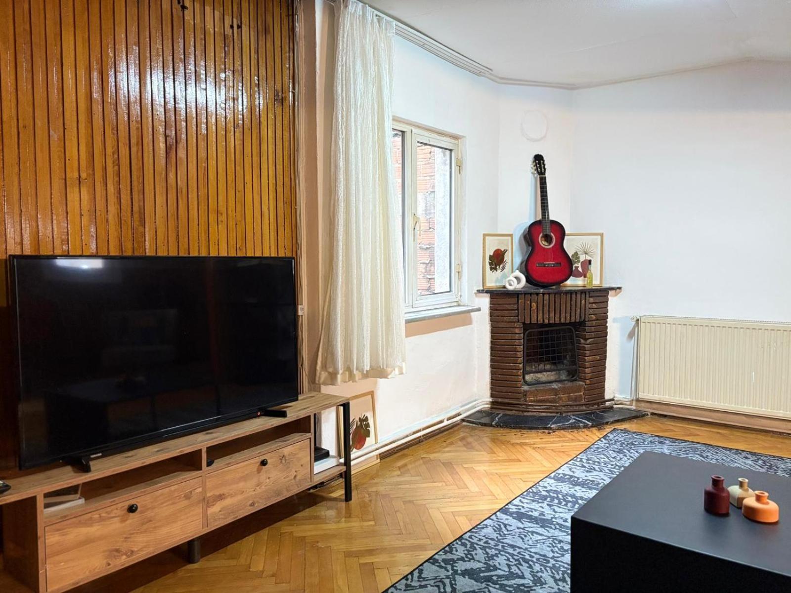 Bohemian Flat, 2br, In Taksim Square, Beyoglu İstanbul