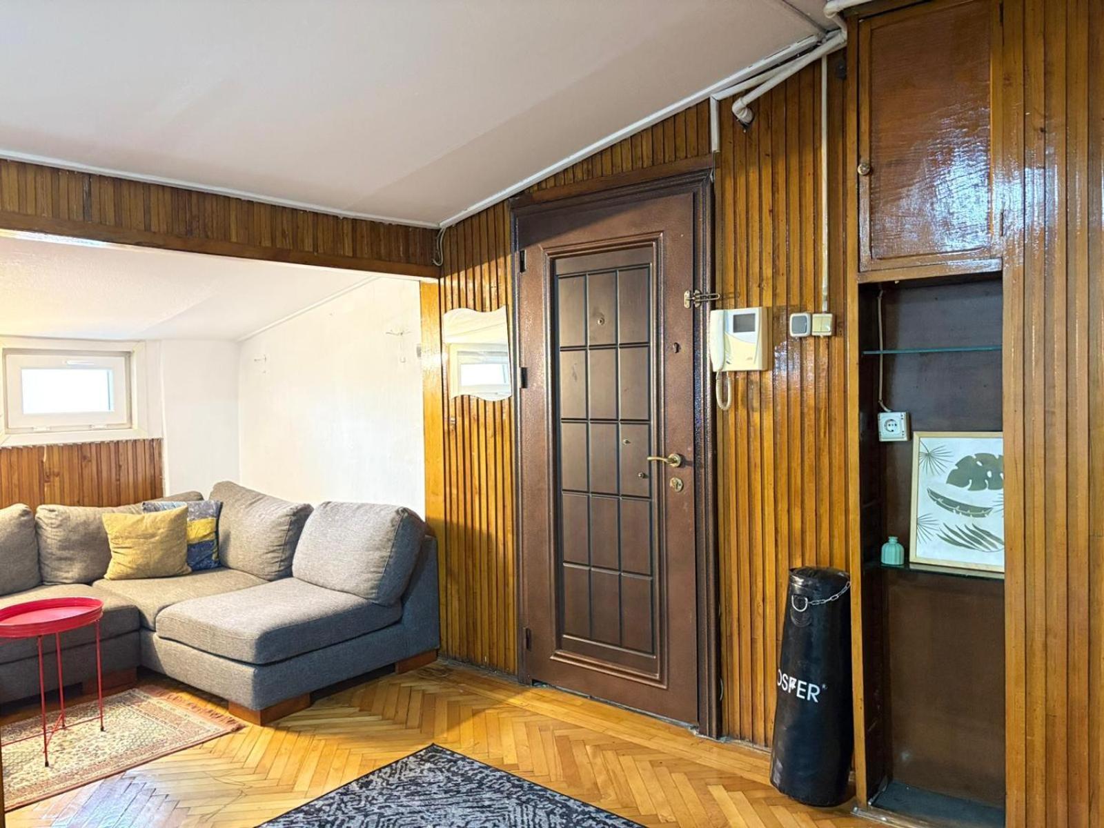 Daire Bohemian Flat, 2br, In Taksim Square, Beyoglu İstanbul