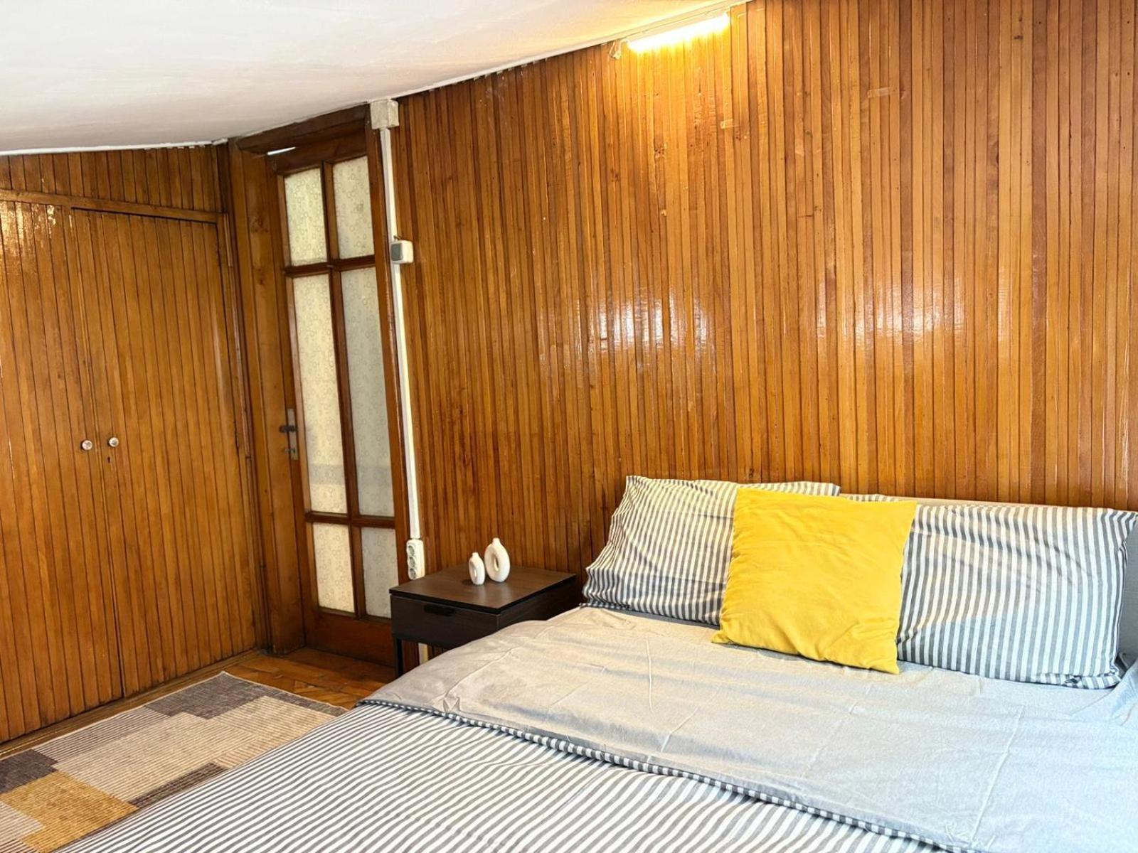 Bohemian Flat, 2br, In Taksim Square, Beyoglu